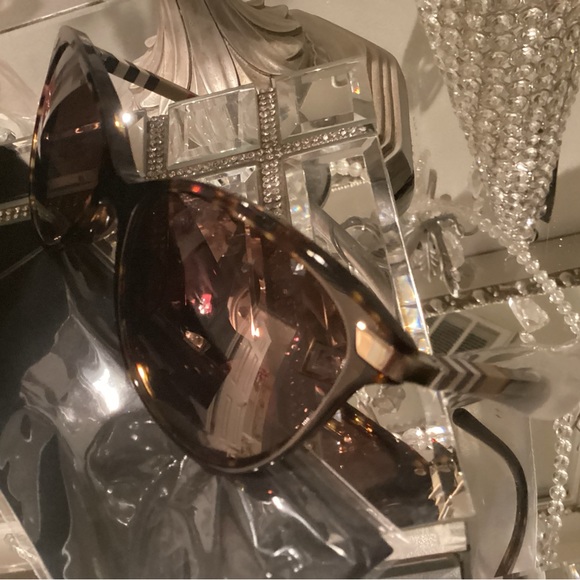 Beautiful Burberry sunglasses new in case Gorgeous set - Picture 5 of 14
